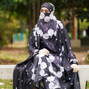 Monochrome Bloom – Plaju Khimar Set