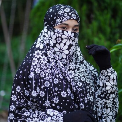 Blush Floral Black Soft Linen Jilbab